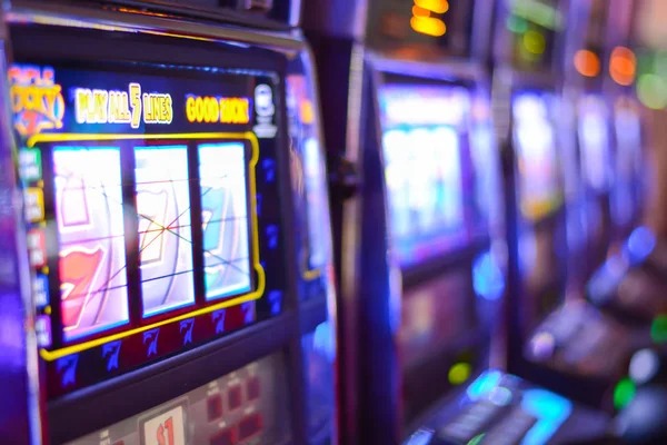 slot gacir mobile app interface showing sportsbook and live dealer options